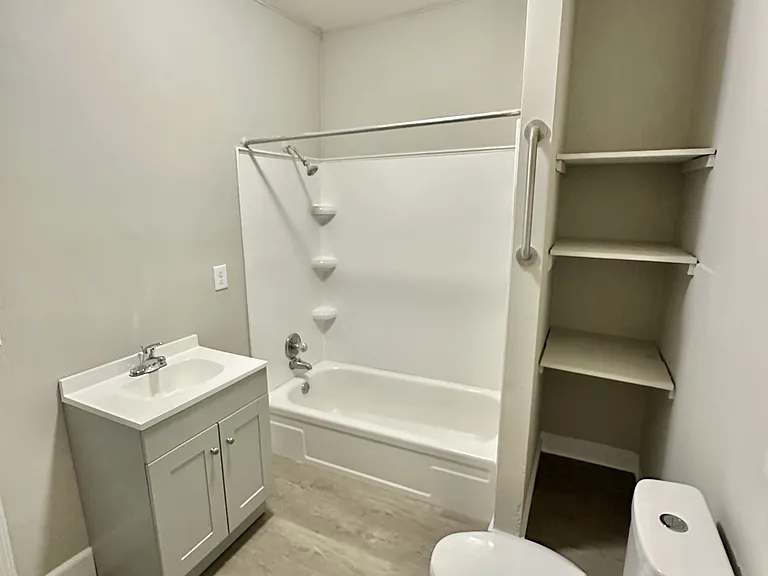 719 Washington Ave SW — Photo 6