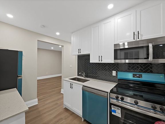 4th image of 51 Stirton St #3