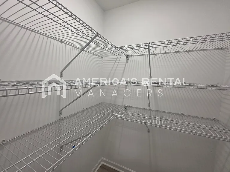 10303 Squires Way — Photo 28
