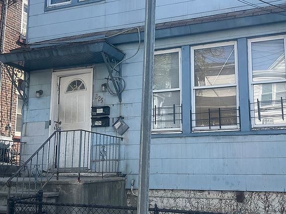 4th image of 225 Grant Ave APT 2