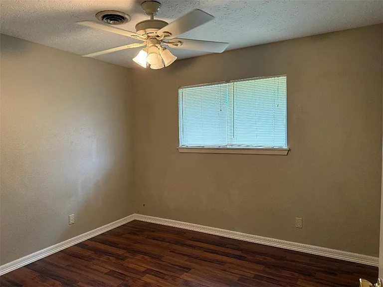 205 Broadway St — Photo 16