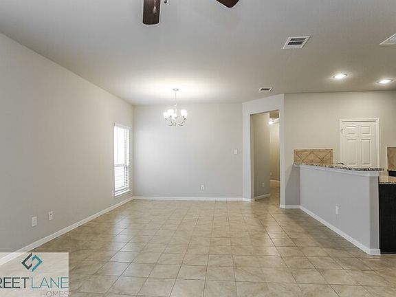 4th image of 160 Camelot Place Ct