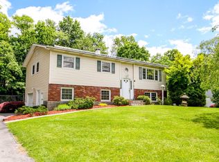 18 Robert Ln, Wappingers Falls, NY 12590