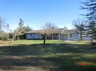 12115 Oak Leaf Ln, Redding, CA