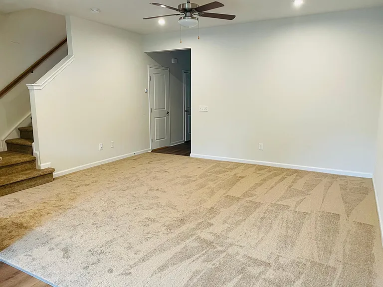 111 Roundtree Dr — Photo 4