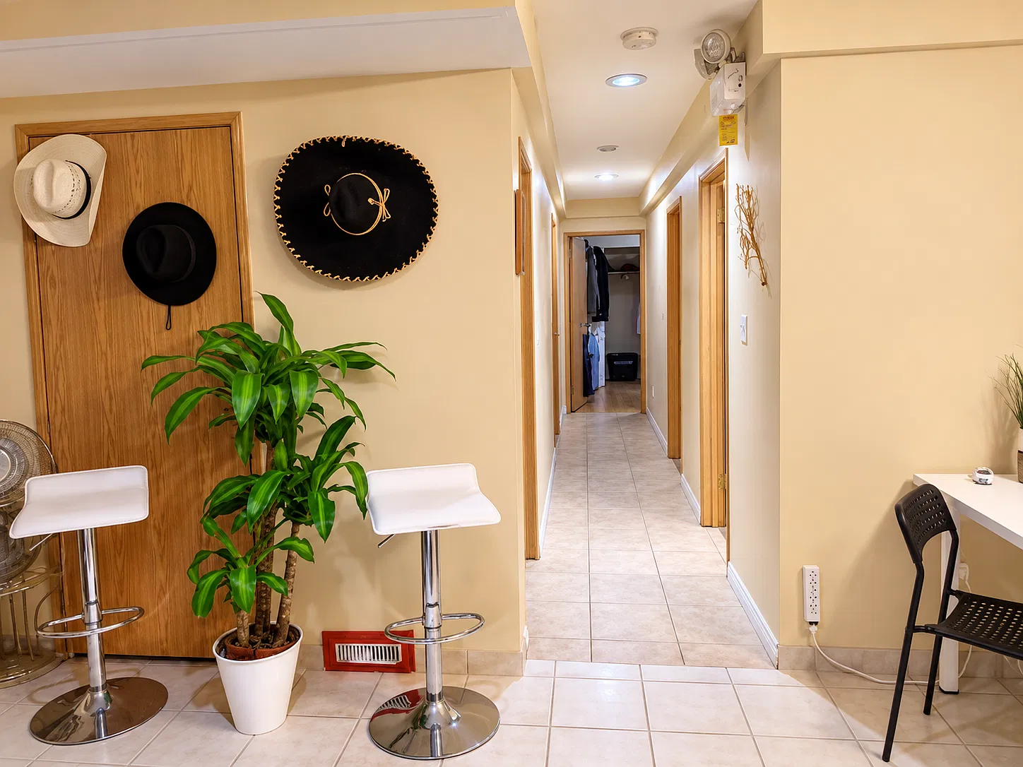 3 bed, 1300 sqft, $2,350 — Photo 3