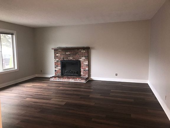 3rd image of 150-152 SE 3rd Ave #150