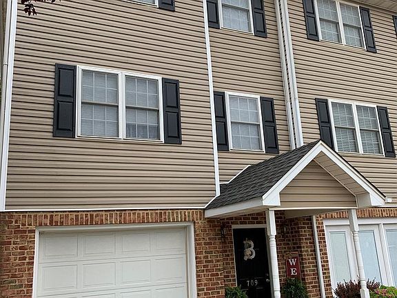 2nd image of 709 Wyndhurst Dr