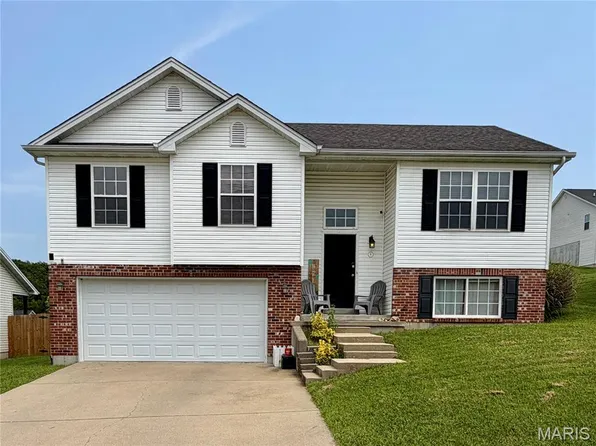 8 Somerfield Dr, Union, MO 63084