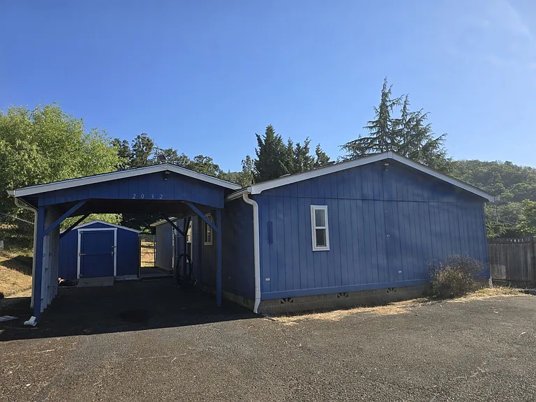 2032 NE Klamath Ave — Photo 2
