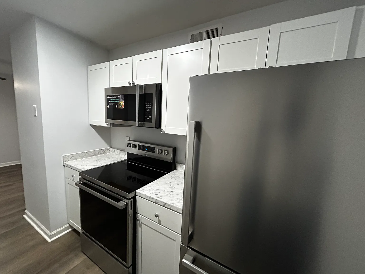 2 bed, 1.5 bath, 900 sqft, $1,300 — Photo 3