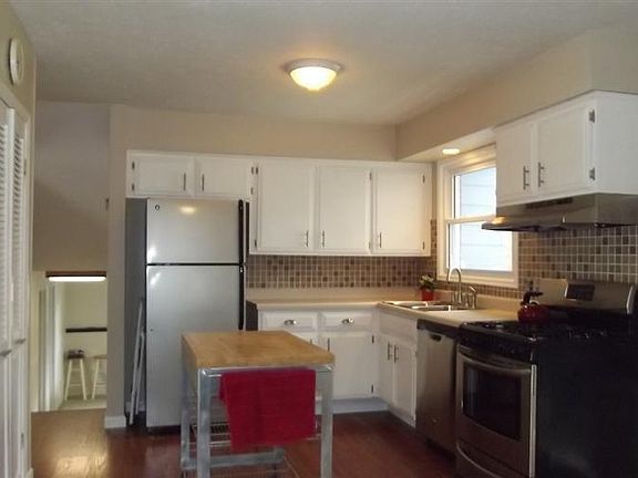 4th image of 1084 Levona St