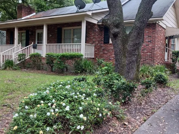 557 Dawson St, Swainsboro, GA 30401