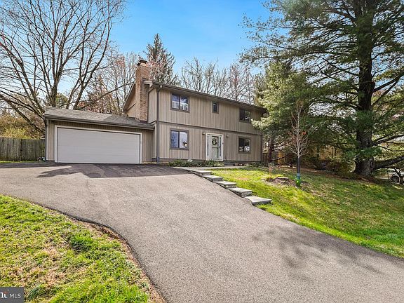 2nd image of 11504 Alcinda Ln