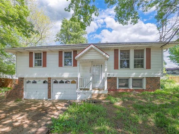1500 Blueberry Dr, Harrisonville, MO 64701