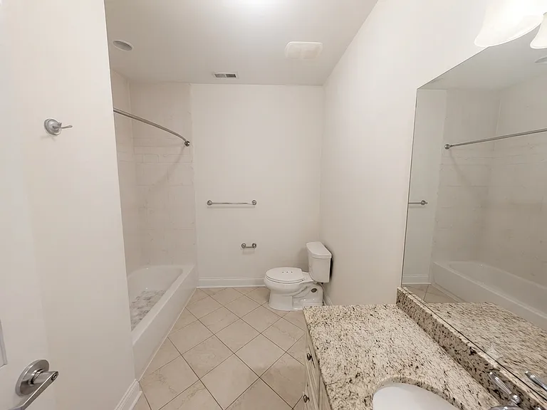 2352 W Byron St #301 — Photo 15
