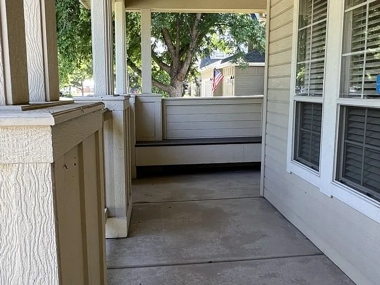 811 E Knoll Ct — Photo 3