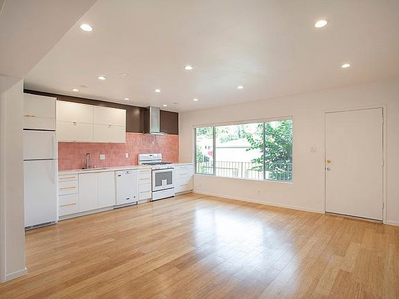 4th image of 646 N La Fayette Park Pl APT 12