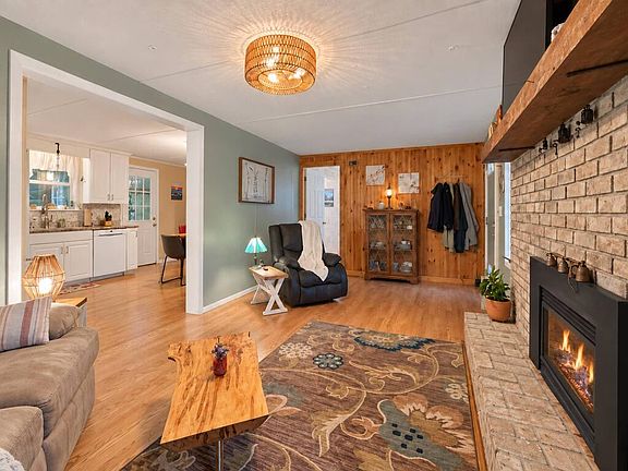 3rd image of 111 Pine St