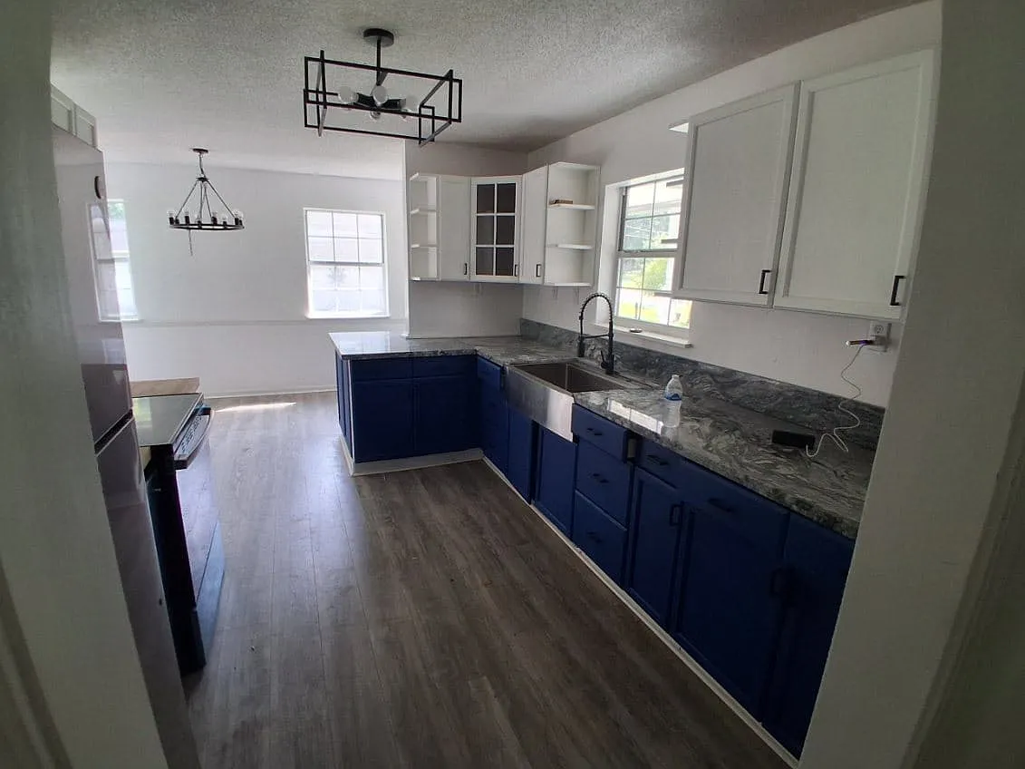 4 bed, 2300 sqft, $2,100 — Photo 2