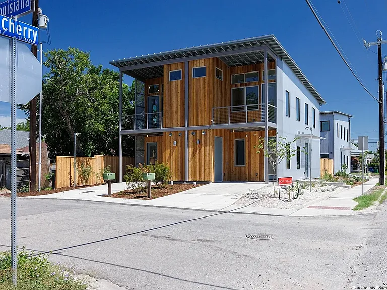 1107 S Cherry St — Photo 24