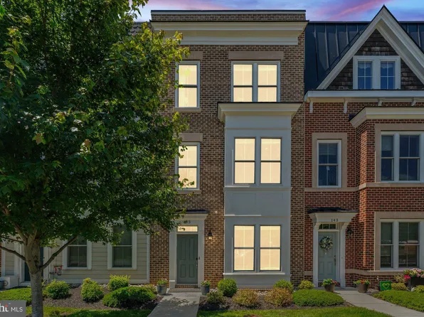 145 Center St S Unit 4, Vienna, VA 22180