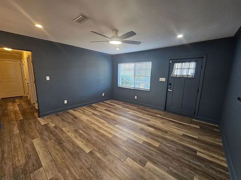 106 N Macarthur Ave — Photo 5
