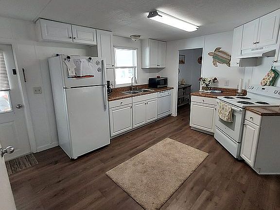 4th image of 7920 Homer Ave