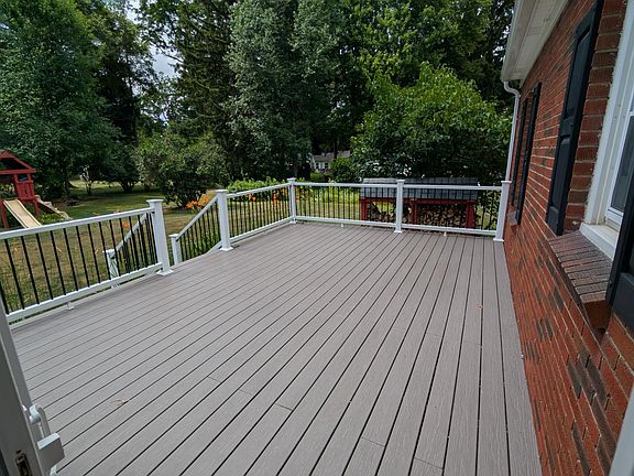 3rd image of 4757 Woodside Ave