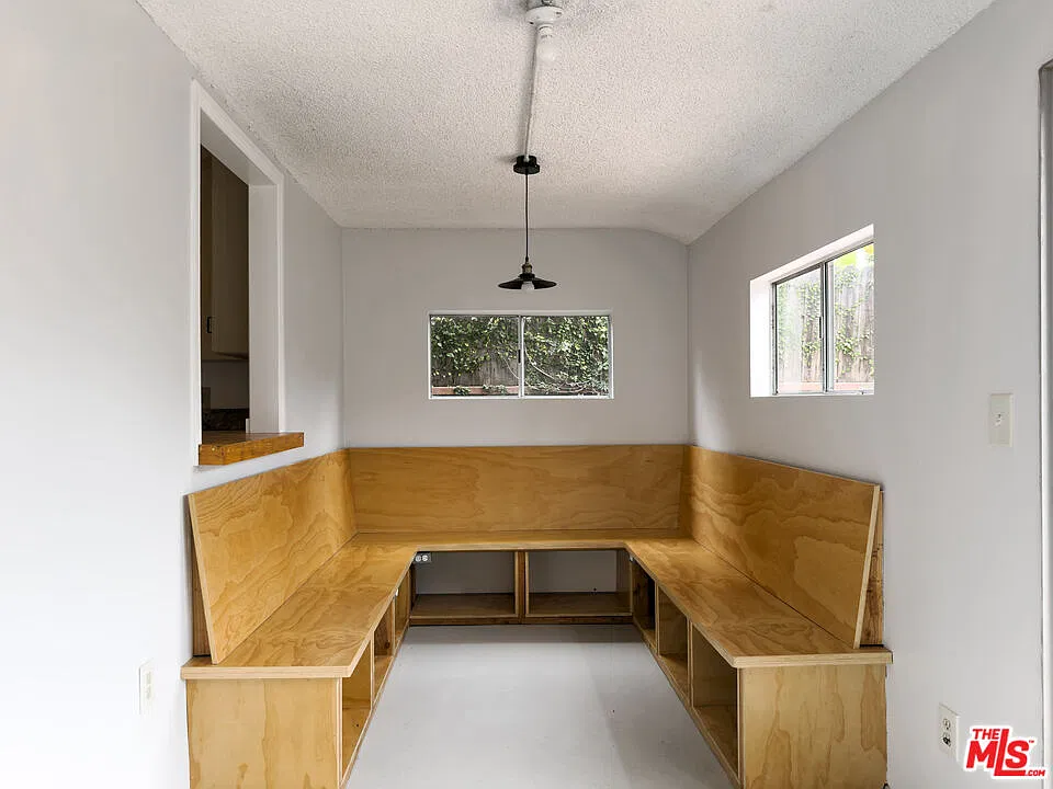 3 bed, 1.0 bath, 1212 sqft, $5,900 — Photo 4