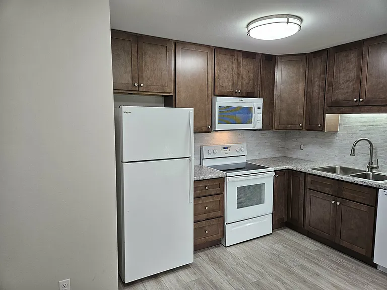 404 Circle Dr #3 — Photo 8