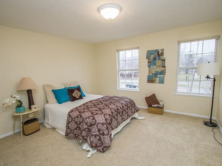 8430 Chester Pkwy — Photo 19