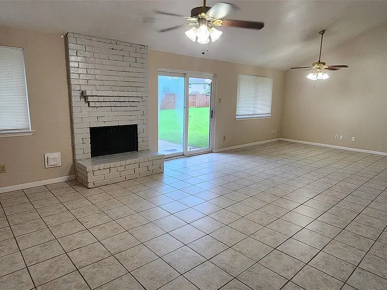 15215 Ensenada Dr — Photo 3