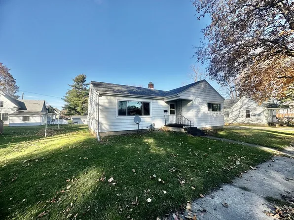 410 E 2nd St, Chadwick, IL 61014
