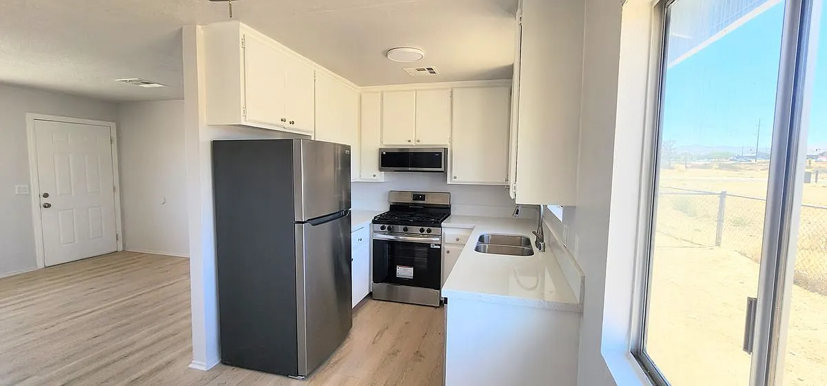 2 bed, 1.0 bath, 704 sqft, $1,500 — Photo 2