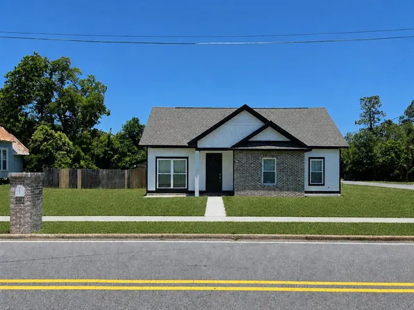 215 E 8th St, Adel, GA 31620