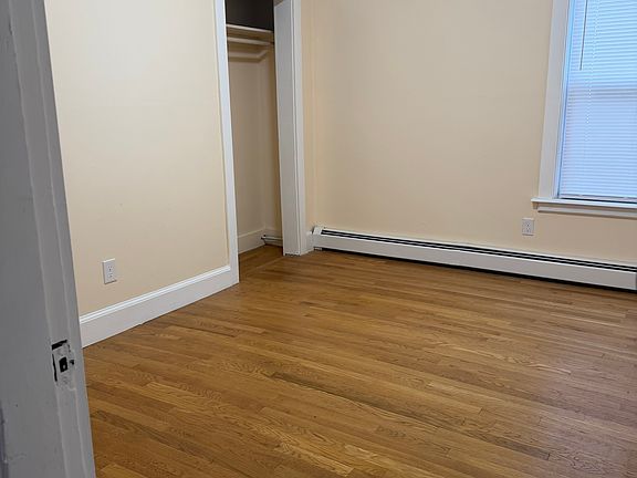 5th image of 34 Tweed St Floor 1