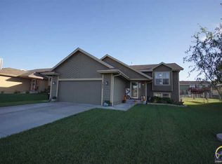 7045 SW 18th St, Topeka, KS 66615