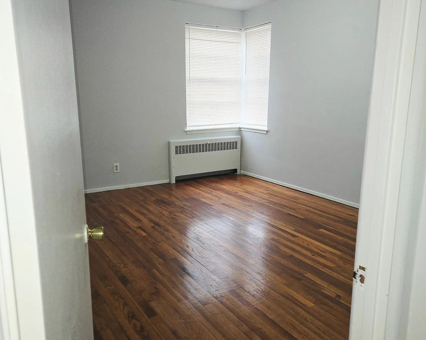 Hamilton West II — Photo 2