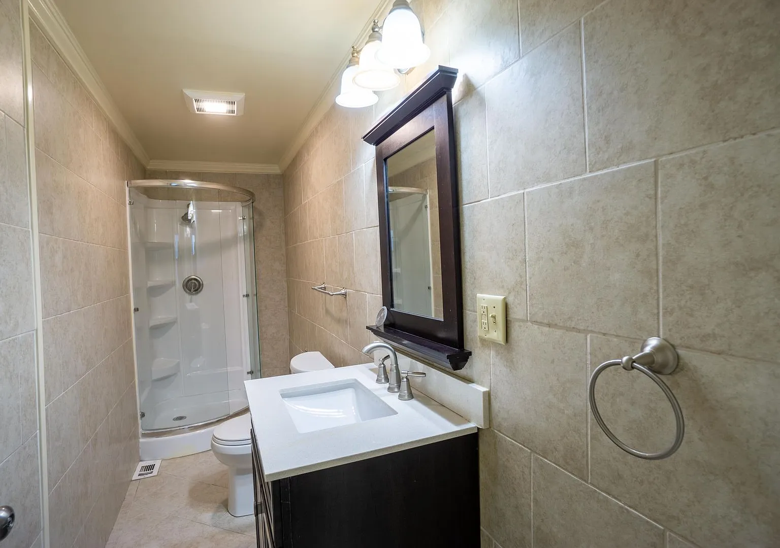 917 Lancaster Ave - June 1, 2027 - Beautiful Single Family Home — Photo 4