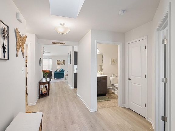 4th image of 14098 Breakwater Ln