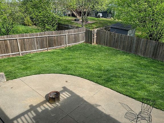 5th image of 800 N Linden Ln