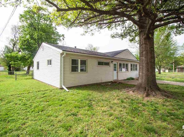 1020 Rucker Dr, Junction City, KS 66441