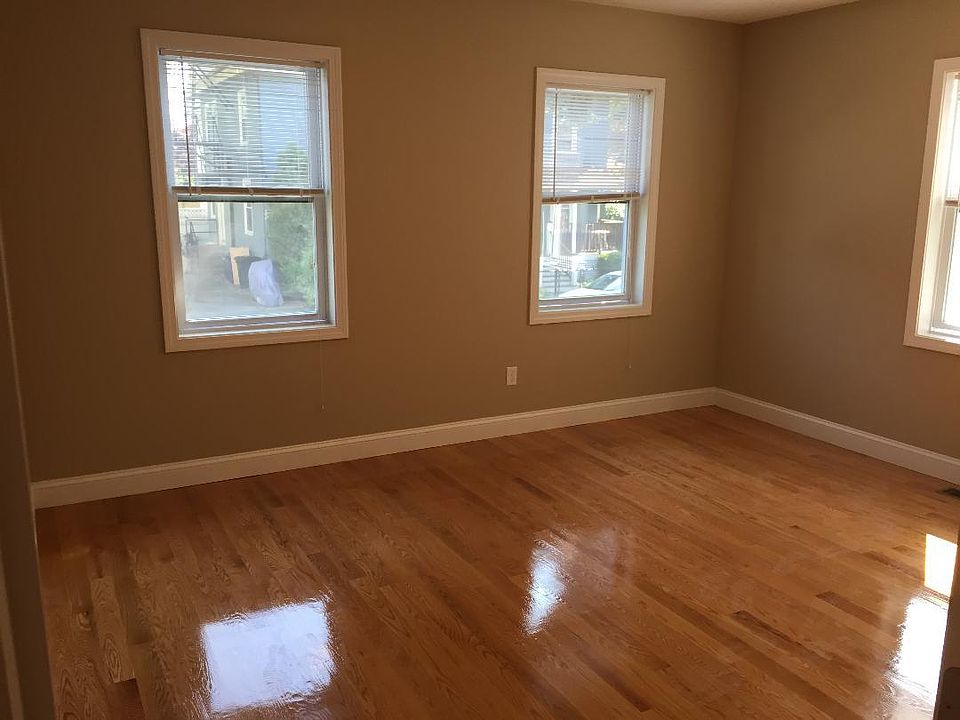 2nd image of 32 Myrick St