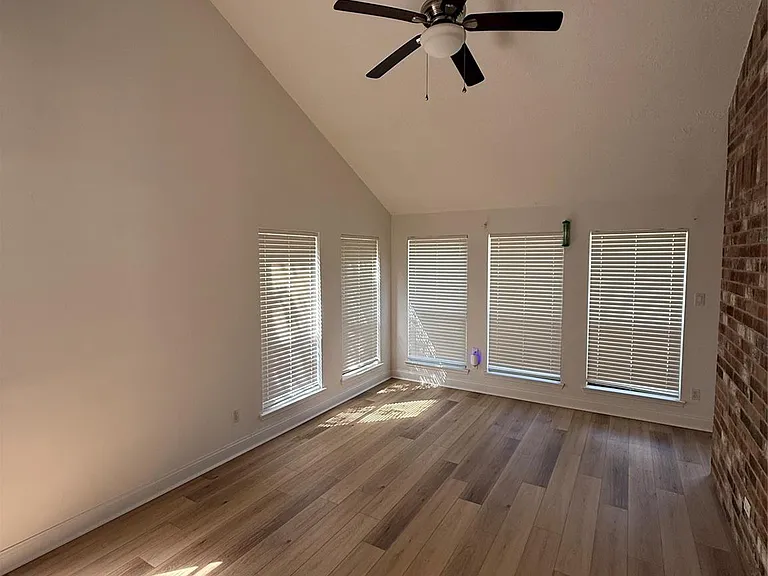 3211 Mesquite Dr — Photo 6