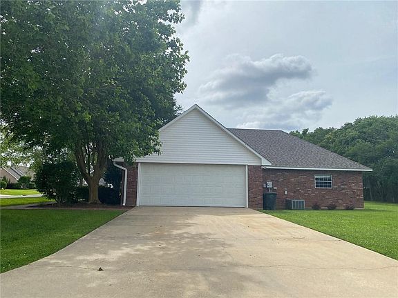 3rd image of 800 Whitfield Dr