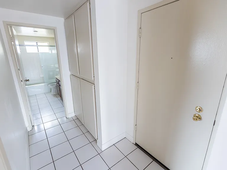 1327 W 9th St #4 — Photo 14