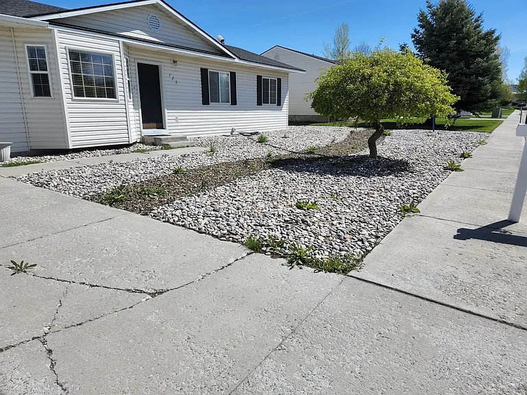 723 Laleene Dr — Photo 1