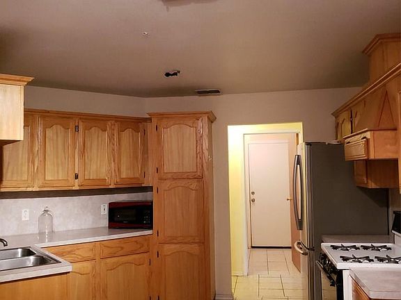 4th image of 917 N 27th St