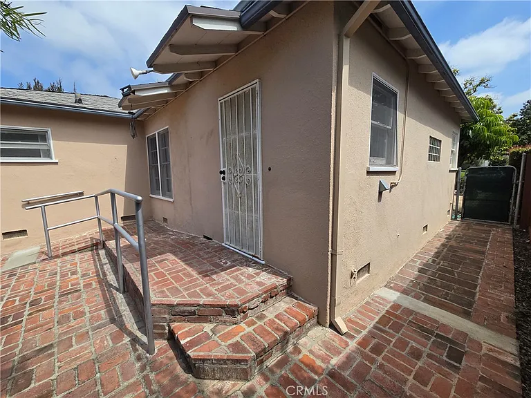 240 Euclid St — Photo 27